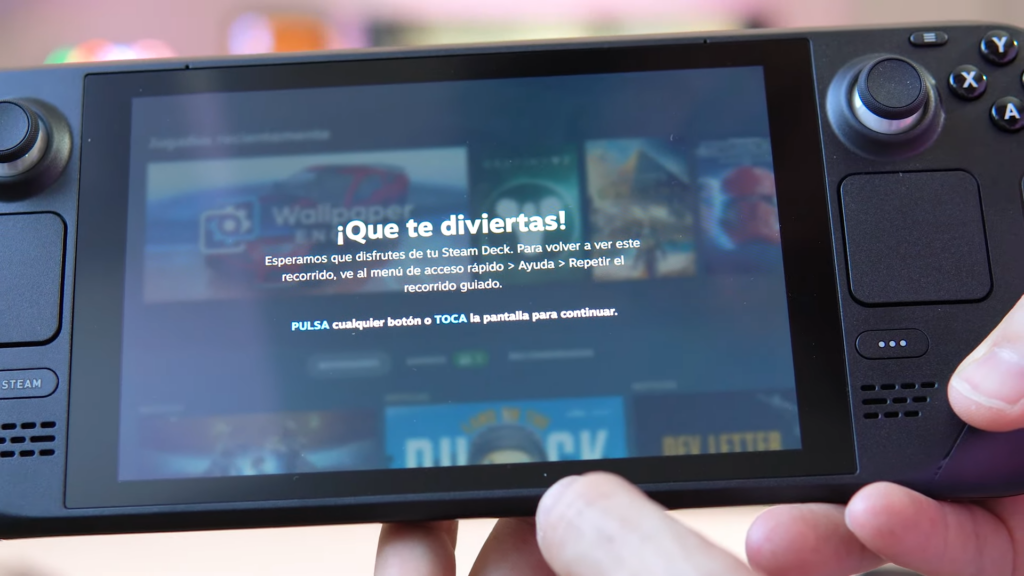 Se muestra la pantalla e la Steam Deck y pone ¡Que te diviertas!